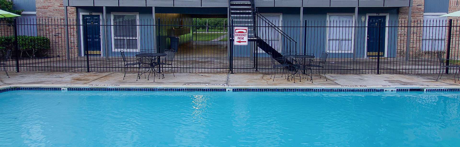 Dickinson Arms Apartments in Dickinson, TX